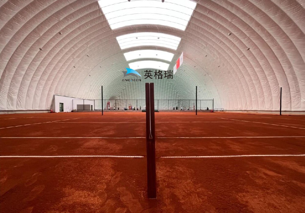 氣膜網球館太舒適了，溫度舒服而且無風，可以一年四季保持網球練習